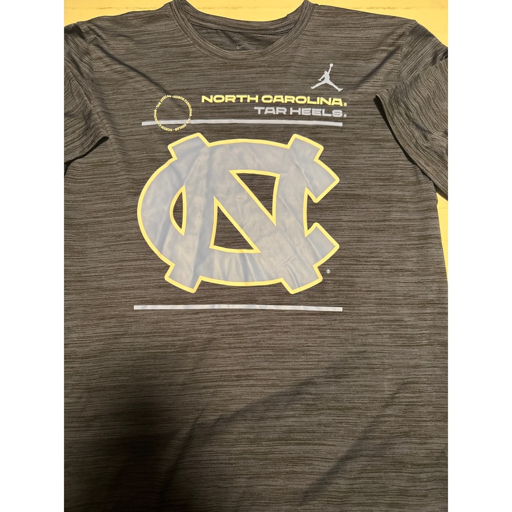 Nike Jordan T-Shirt Mens Large Gray  UNC Tar Heels Dri-FIT Performance